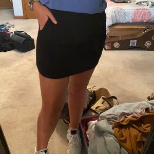 Black skirt with pockets